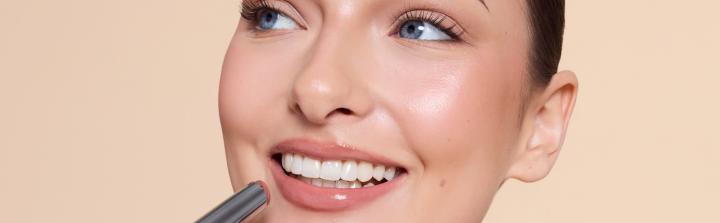 Kolor i regeneracja w jednym. Nowa linia BUTTERY LIP BALM od swederm